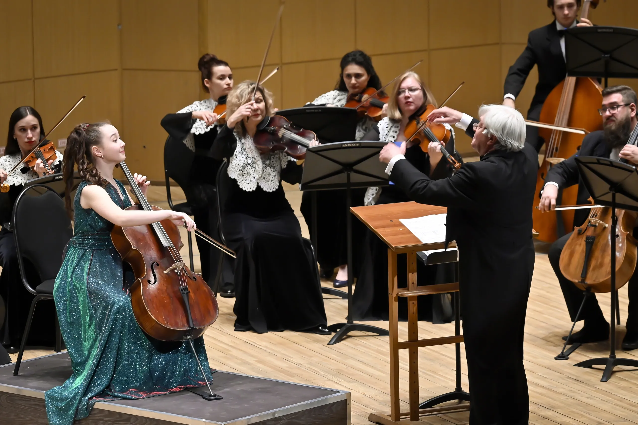 Победители конкурса "Щелкунчик" с Красноярским камерным оркестром