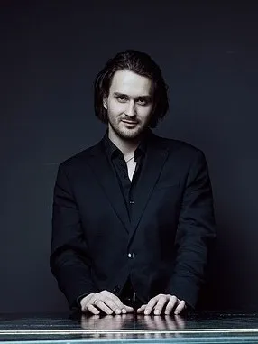 "В каждой музыке Бах...". Солист, дирижер - А.Кашпурин. Красноярский камерный оркестр.